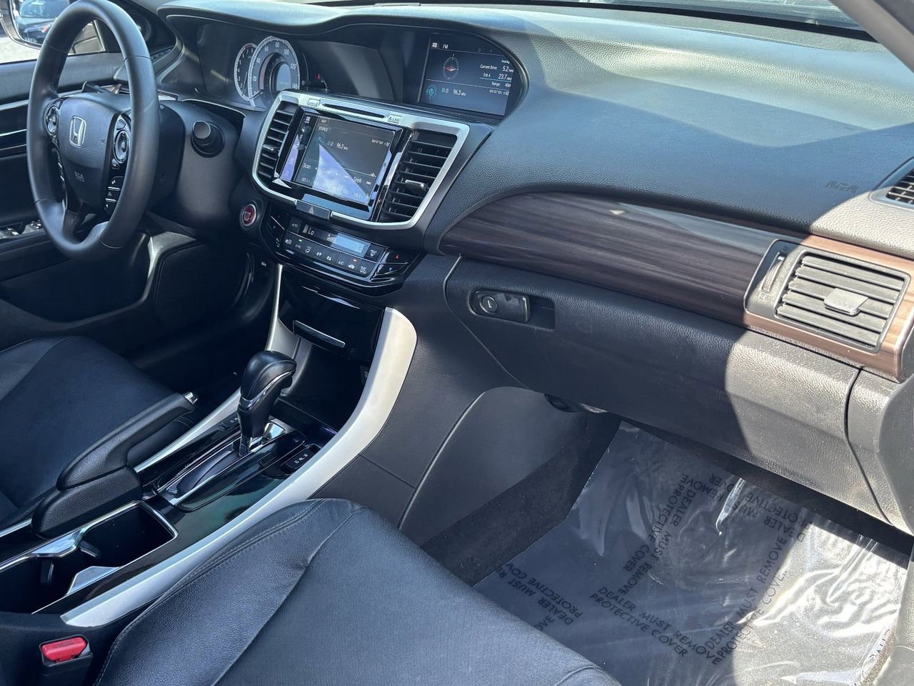 Used 2016 Honda Accord Touring image 10