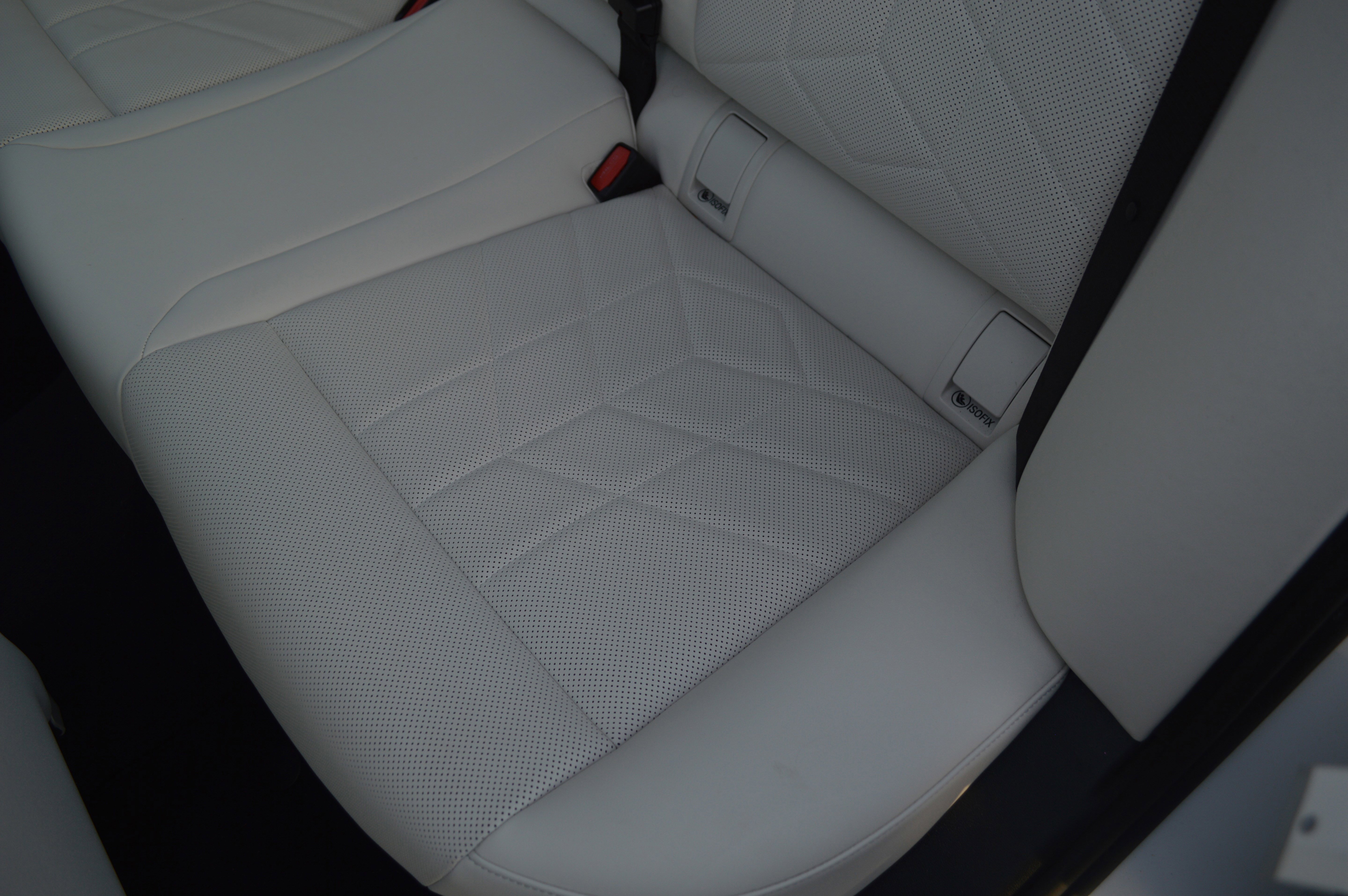 Used 2025 BMW 530i xDrive w/ Premium Package image 28