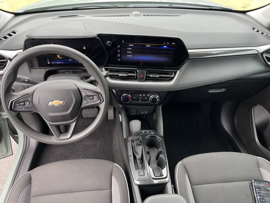 Used 2025 Chevrolet TrailBlazer LT AWD/4WD image 15