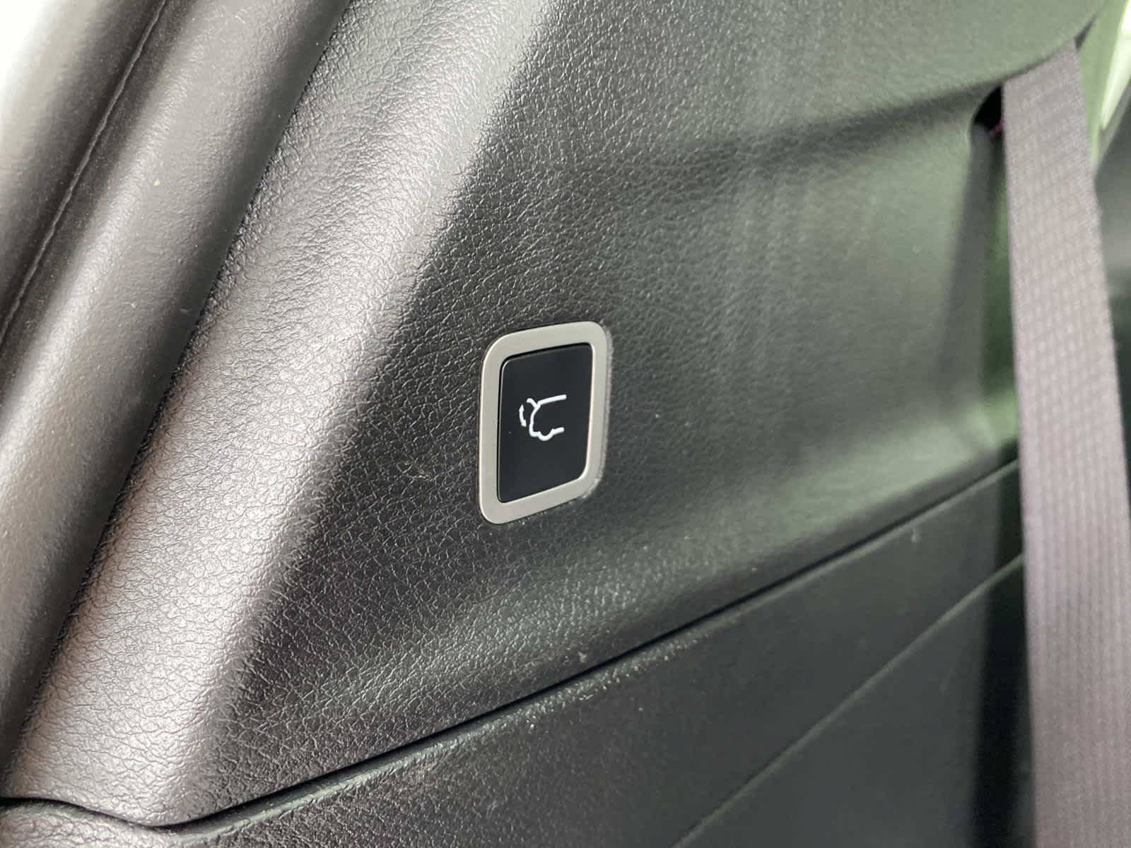 Used 2025 Chrysler Pacifica Limited FWD image 6