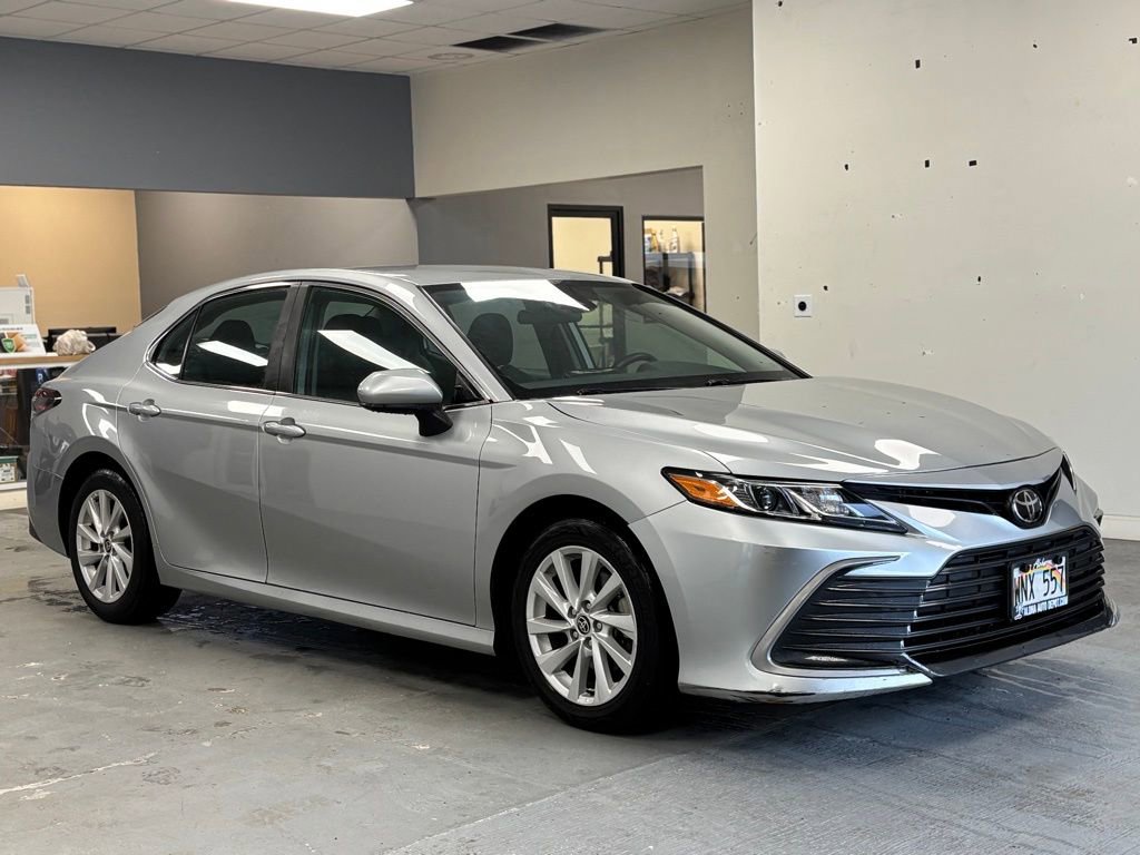Used 2022 Toyota Camry LE image 5