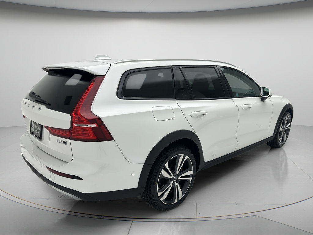 Used 2025 Volvo V60 B5 Cross Country Plus AWD/4WD image 5