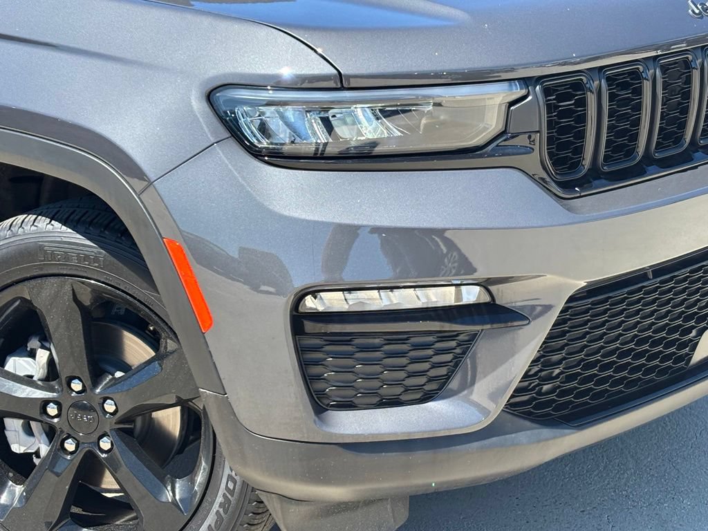 Used 2025 Jeep Grand Cherokee Limited w/ Black Appearance Package RWD image 7