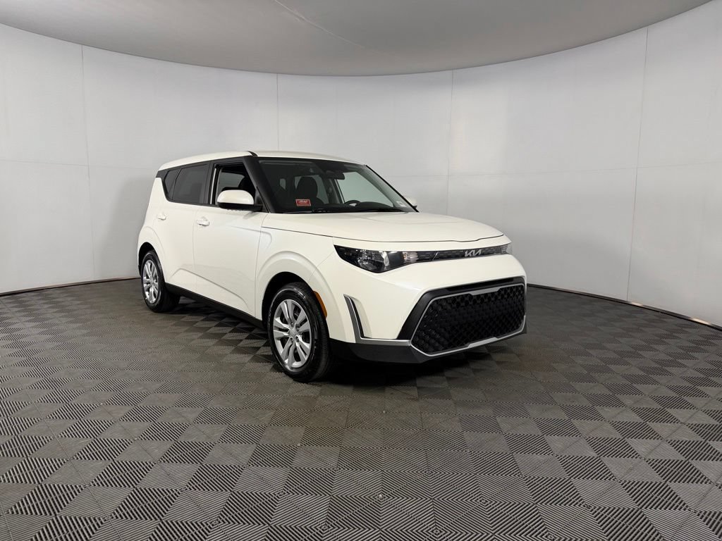 Used 2025 Kia Soul LX FWD image 10