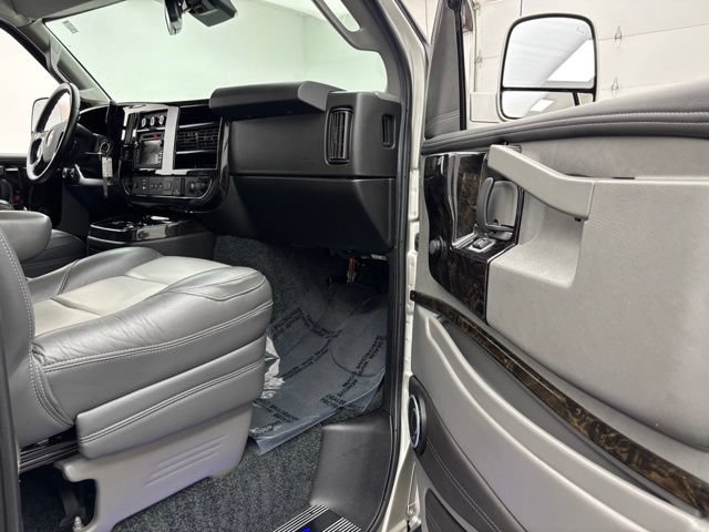 Used 2021 Chevrolet Express 2500 LS w/ Enhanced Convenience Package RWD image 19