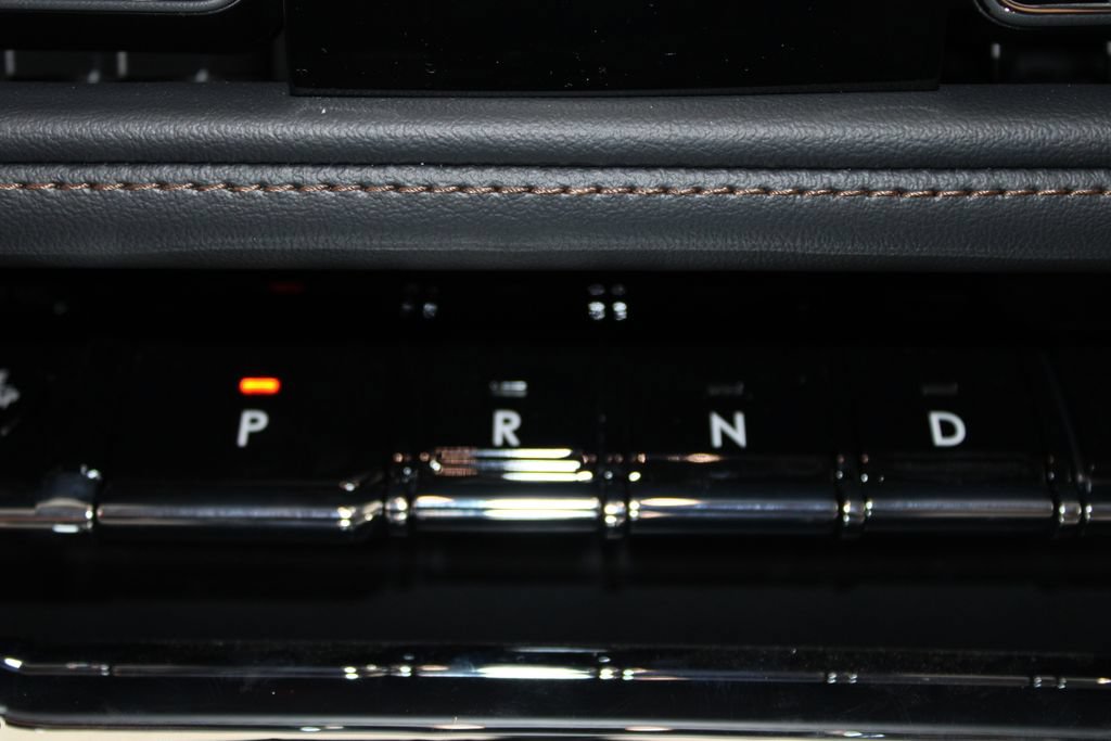 New 2026 Lincoln Aviator 2WD w/ Jet Appearance Package image 42