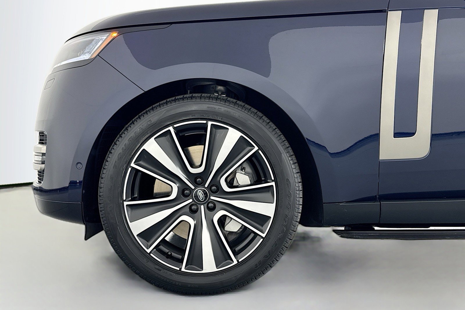 Used 2023 Land Rover Range Rover Long Wheelbase SE AWD/4WD image 11