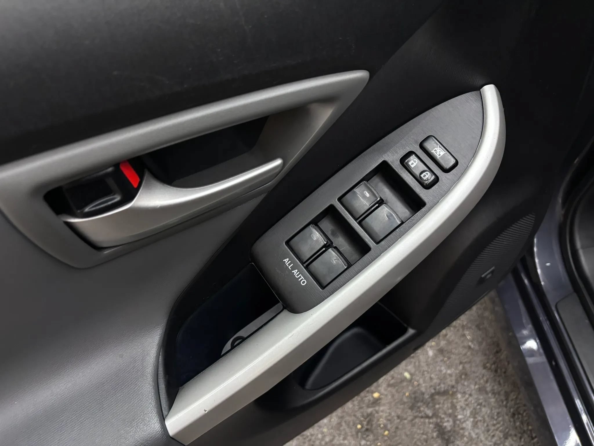 Used 2012 Toyota Prius Five FWD image 19