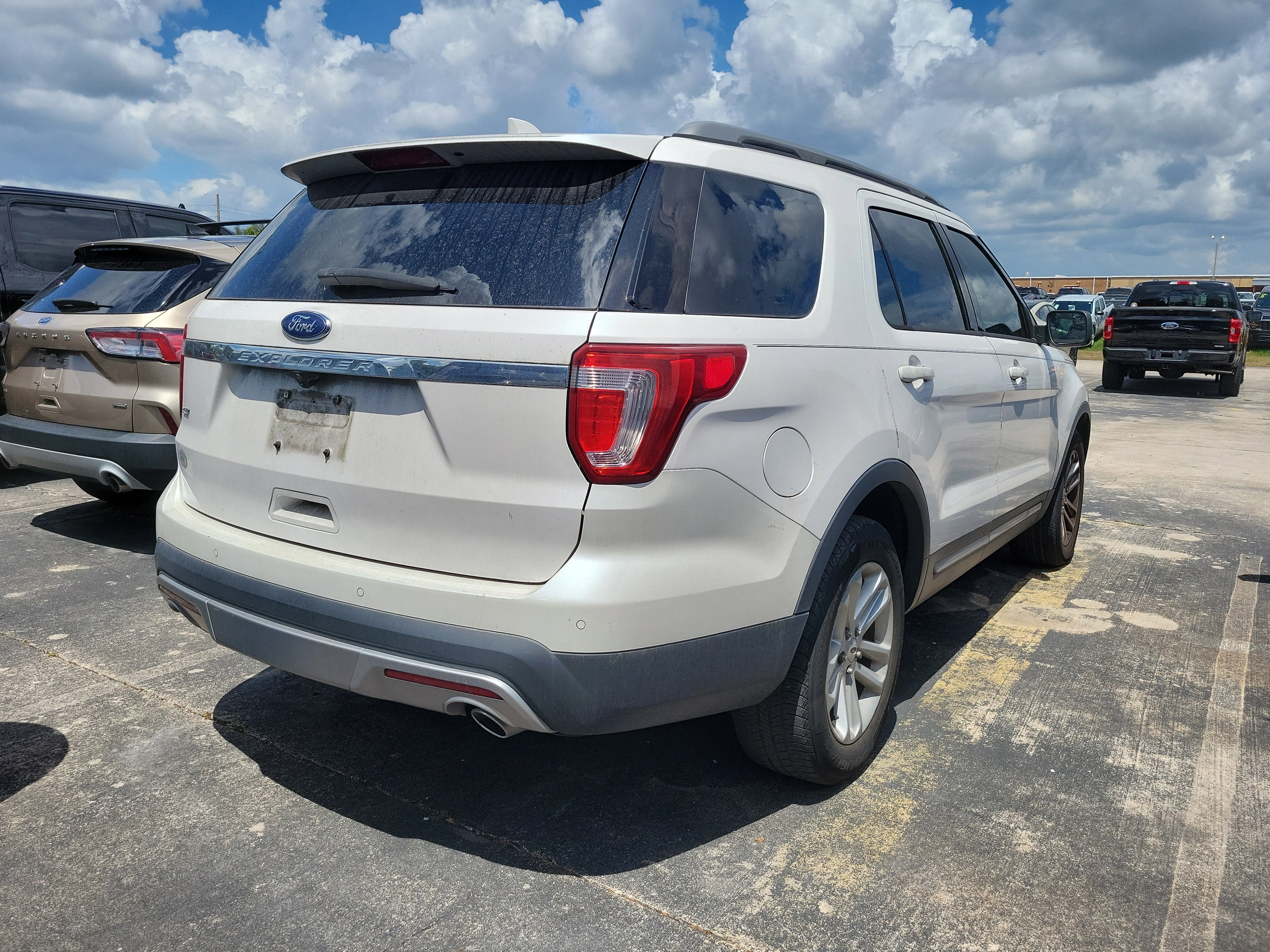 Used 2017 Ford Explorer XLT FWD image 5