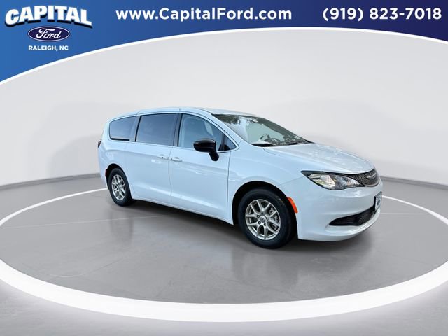 Used 2024 Chrysler Voyager LX image 2