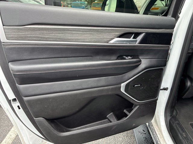 Used 2024 Jeep Wagoneer L Series III w/ Flexible Seating Group AWD/4WD image 23
