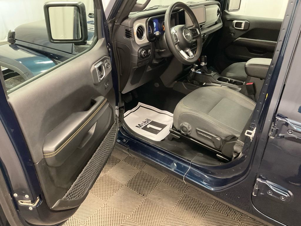 Used 2025 Jeep Wrangler Sahara image 7