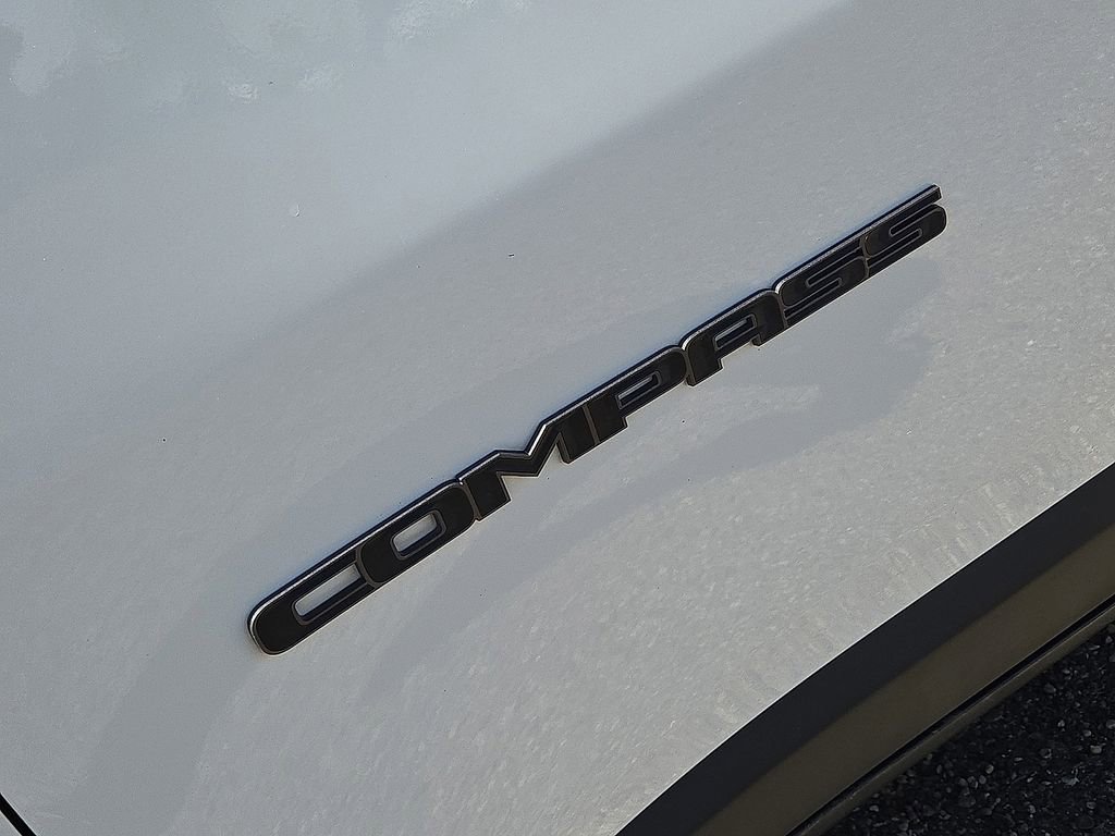 Used 2025 Jeep Compass Trailhawk AWD/4WD image 12