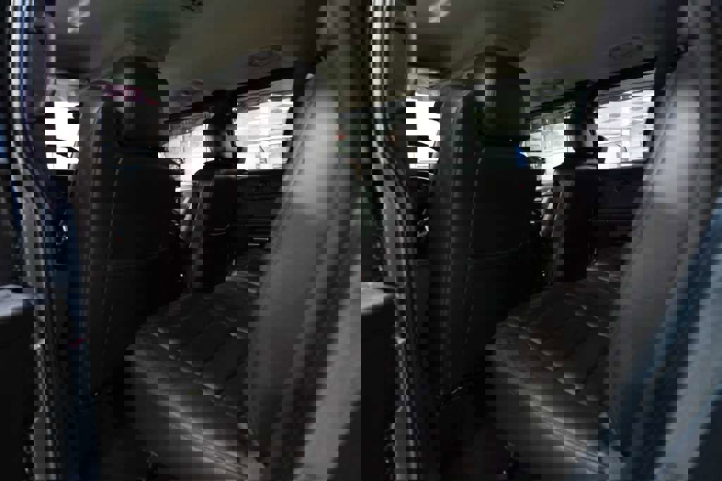 Used 2005 HUMMER H2 w/ Preferred Equipment Group image 19