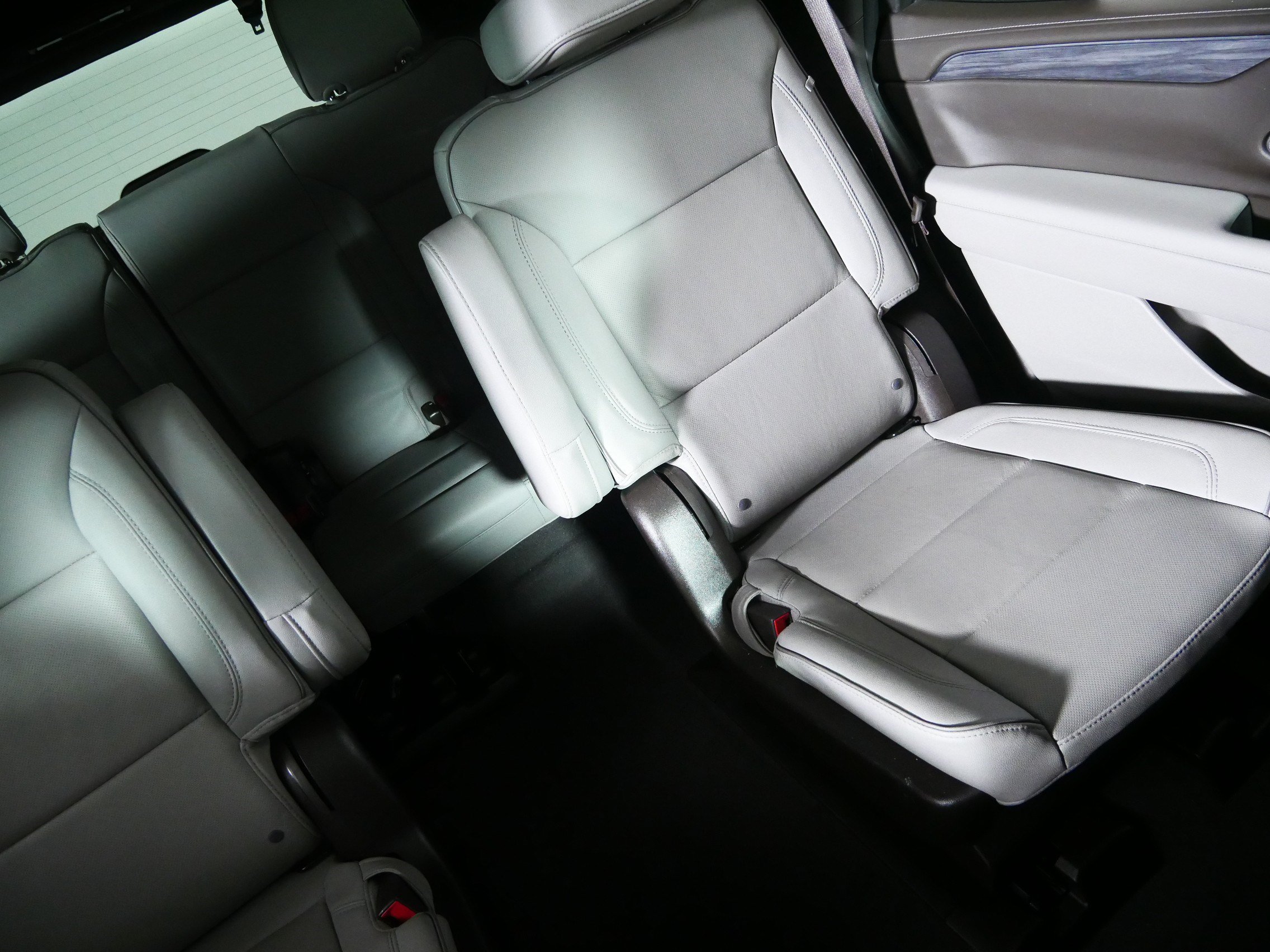 Used 2023 GMC Yukon SLT w/ SLT Premium Package AWD/4WD image 14