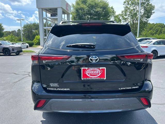 Used 2025 Toyota Highlander Limited AWD/4WD image 8