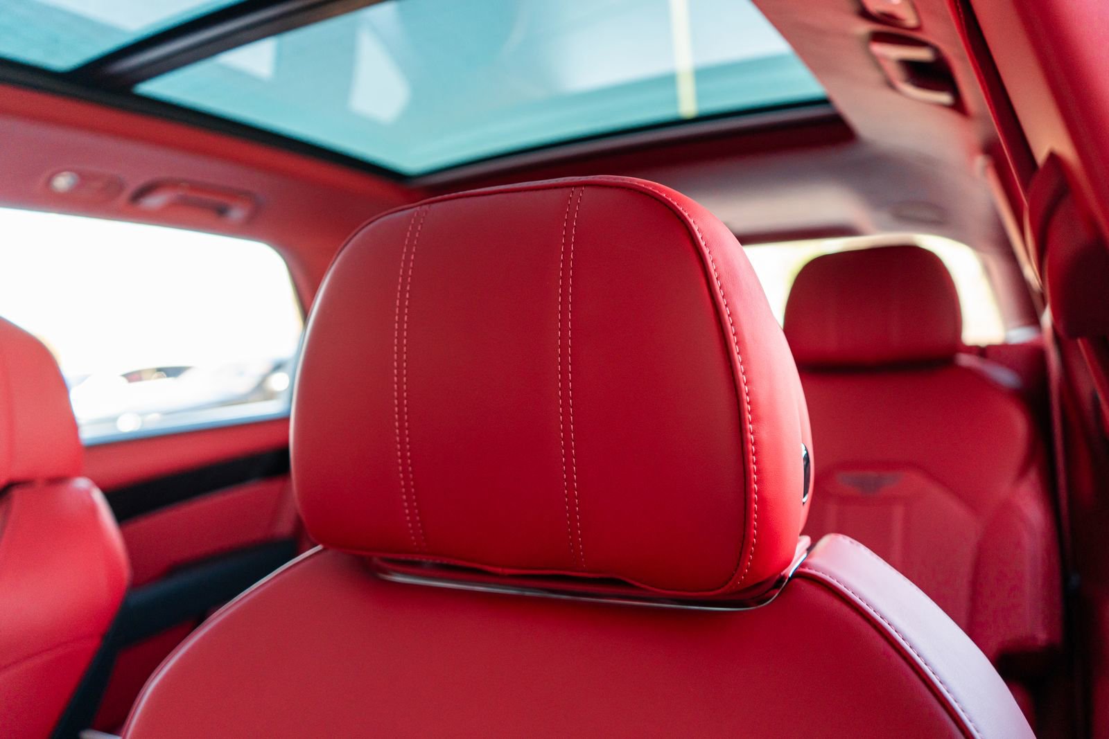 Used 2024 Bentley Bentayga Extended Wheelbase image 27