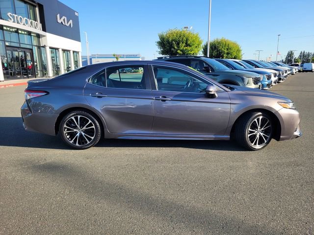 Used 2018 Toyota Camry SE FWD image 3