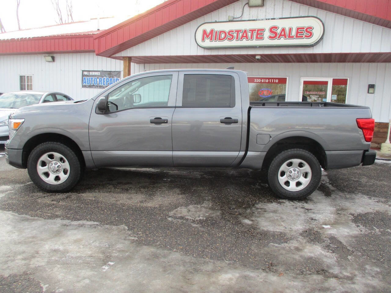 Used 2023 Nissan Titan S image 4