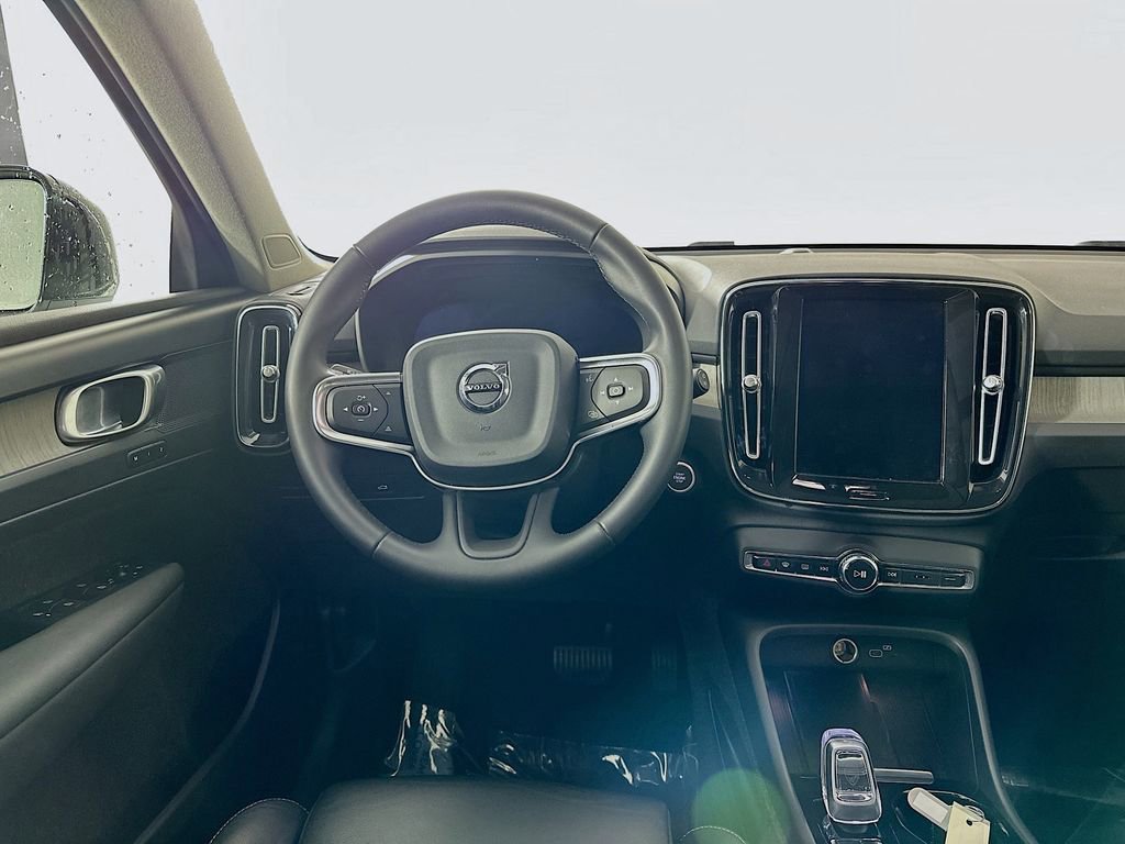 Used 2023 Volvo XC40 B5 Plus w/ Driver Assist Package image 31