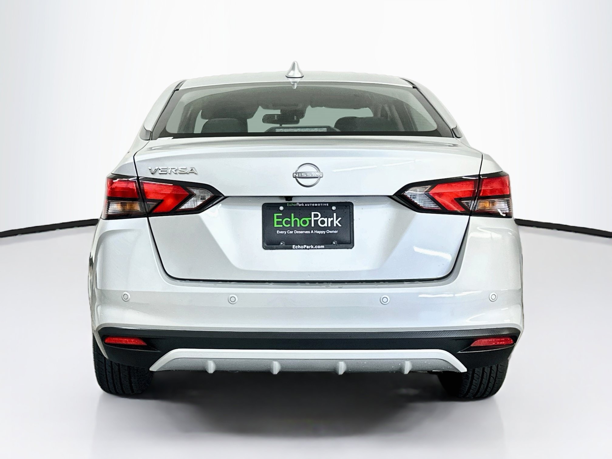Used 2025 Nissan Versa SV FWD image 7