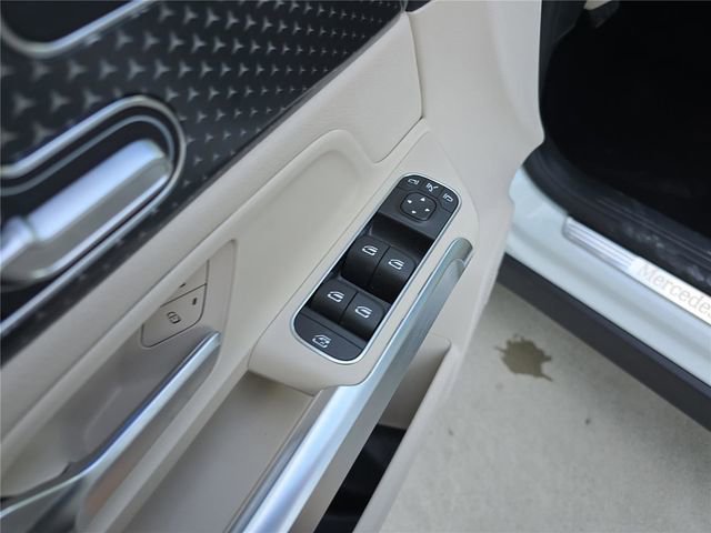 Used 2025 Mercedes-Benz GLB 250 4MATIC image 23