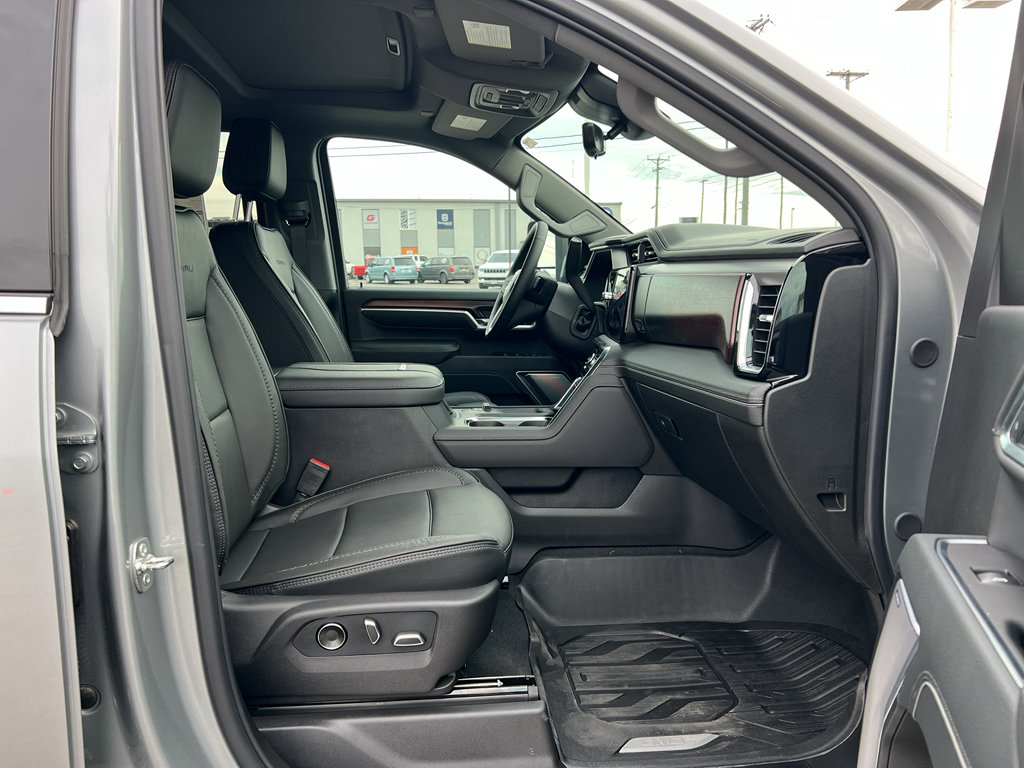 New 2026 GMC Sierra 3500 Denali w/ Denali Reserve Package image 24