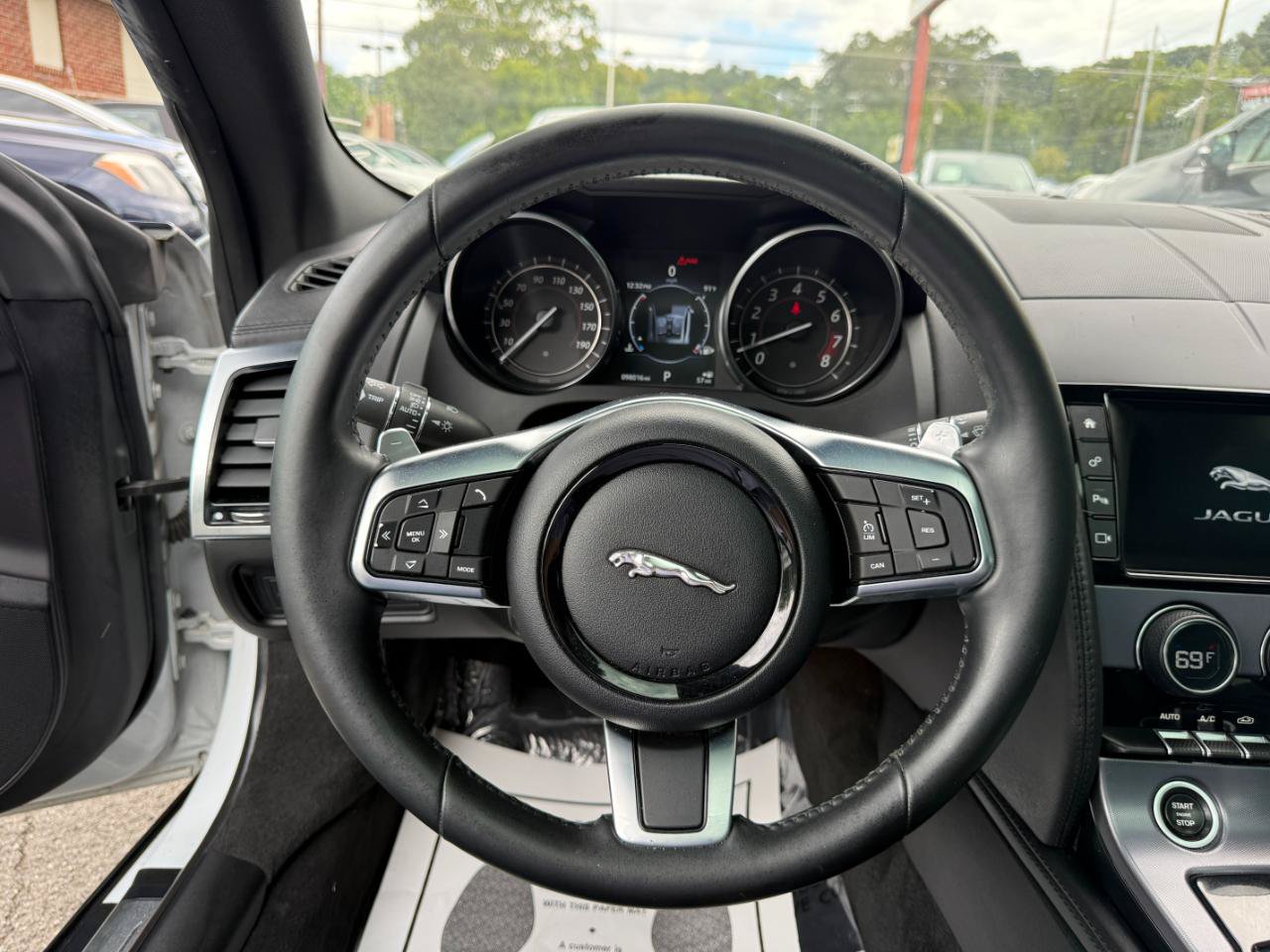 Used 2018 Jaguar F-TYPE Coupe RWD image 21