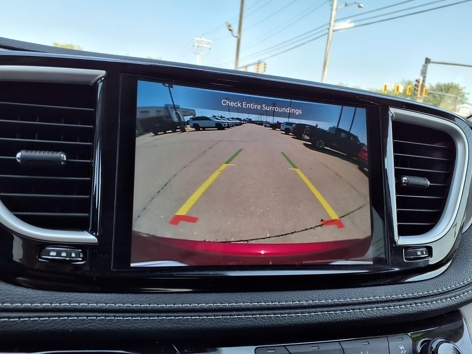 Certified 2022 Chrysler Pacifica Touring-L AWD/4WD image 6