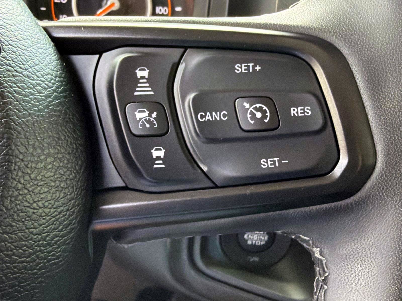 Used 2025 Jeep Gladiator Sport AWD/4WD image 14