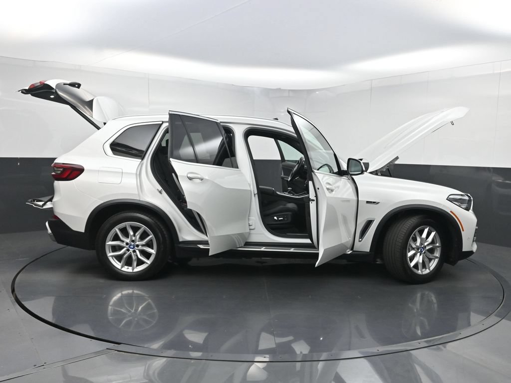 Used 2022 BMW X5 xDrive45e w/ Climate Comfort Package AWD/4WD image 37