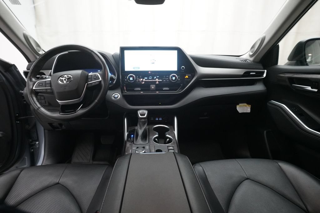 Used 2023 Toyota Highlander Limited AWD/4WD image 5