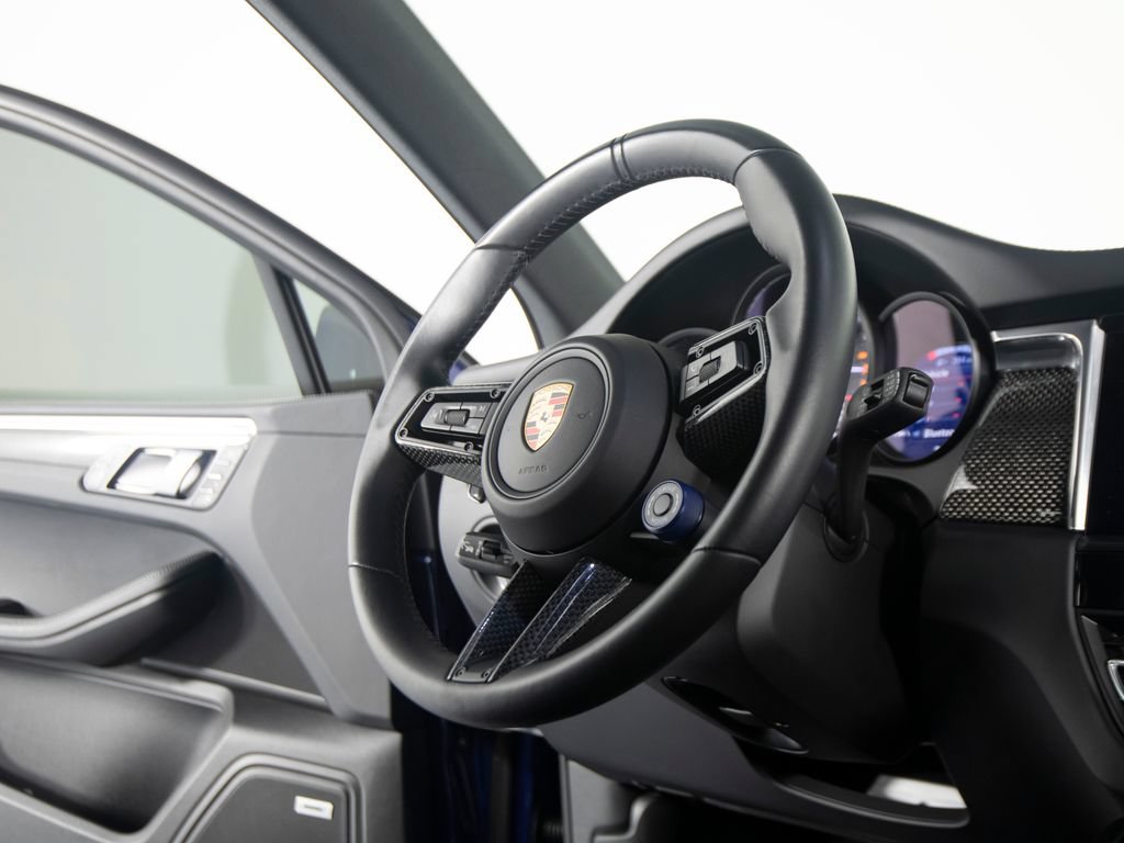 Certified 2025 Porsche Macan GTS AWD/4WD image 33