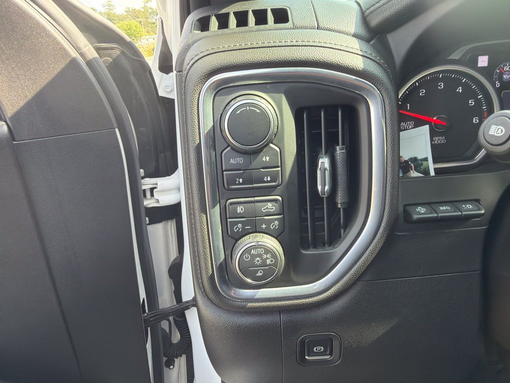 Used 2019 Chevrolet Silverado 1500 High Country w/ Technology Package AWD/4WD image 15