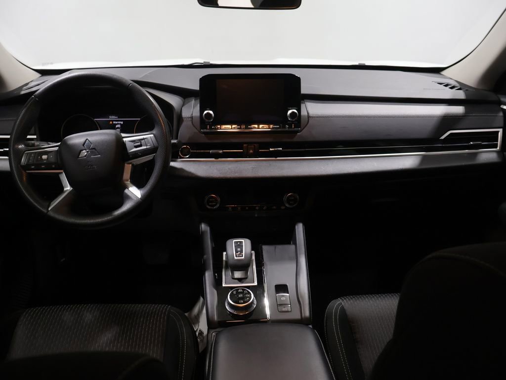 Used 2023 Mitsubishi Outlander ES AWD/4WD image 16