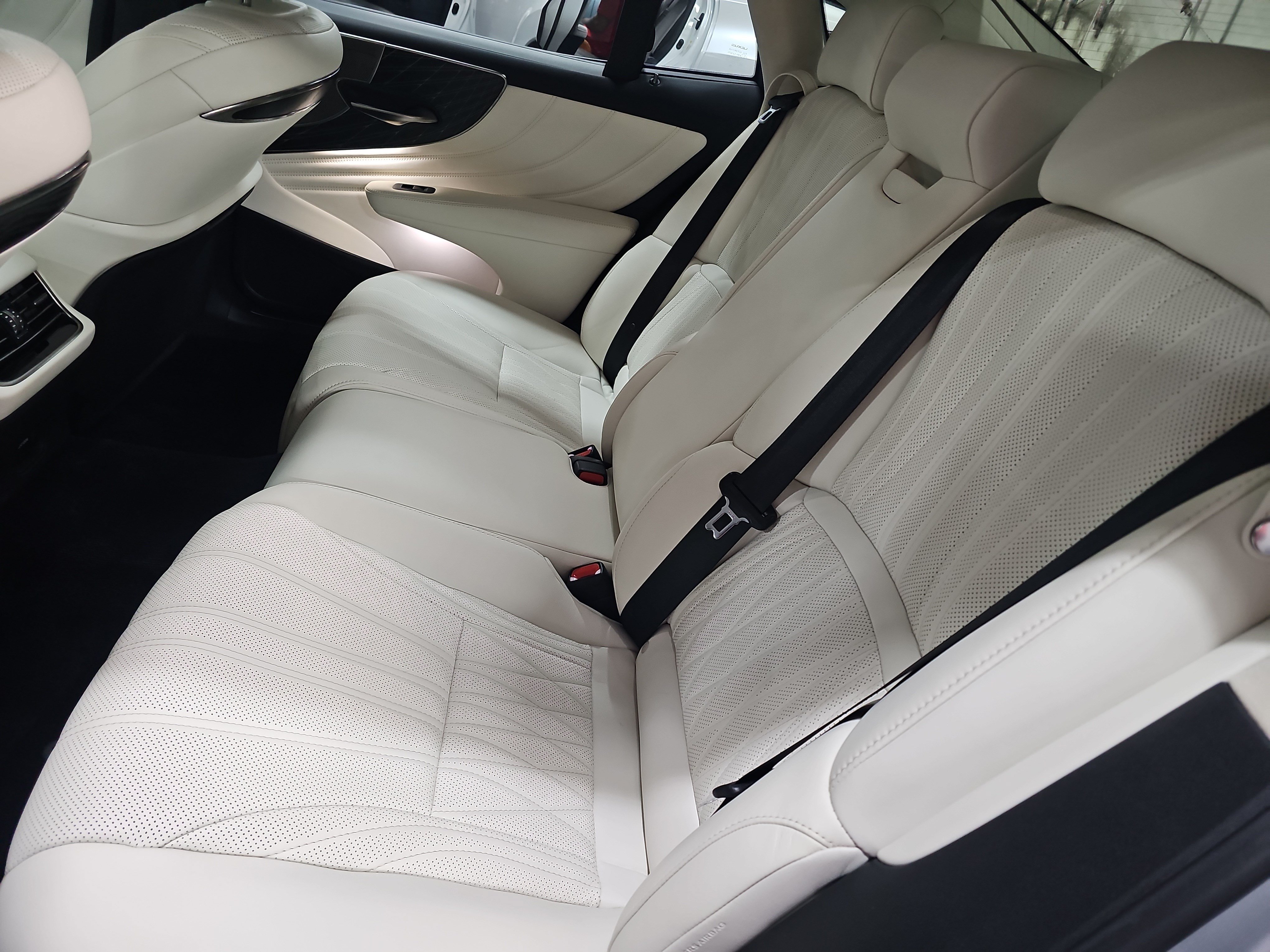 Used 2022 Lexus LS 500 RWD image 14