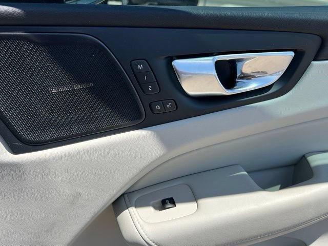 Certified 2025 Volvo XC60 T8 Ultra AWD/4WD image 36