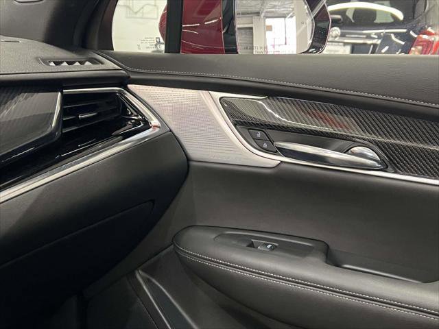 Used 2023 Cadillac XT6 Sport w/ LPO, ONYX Package image 38