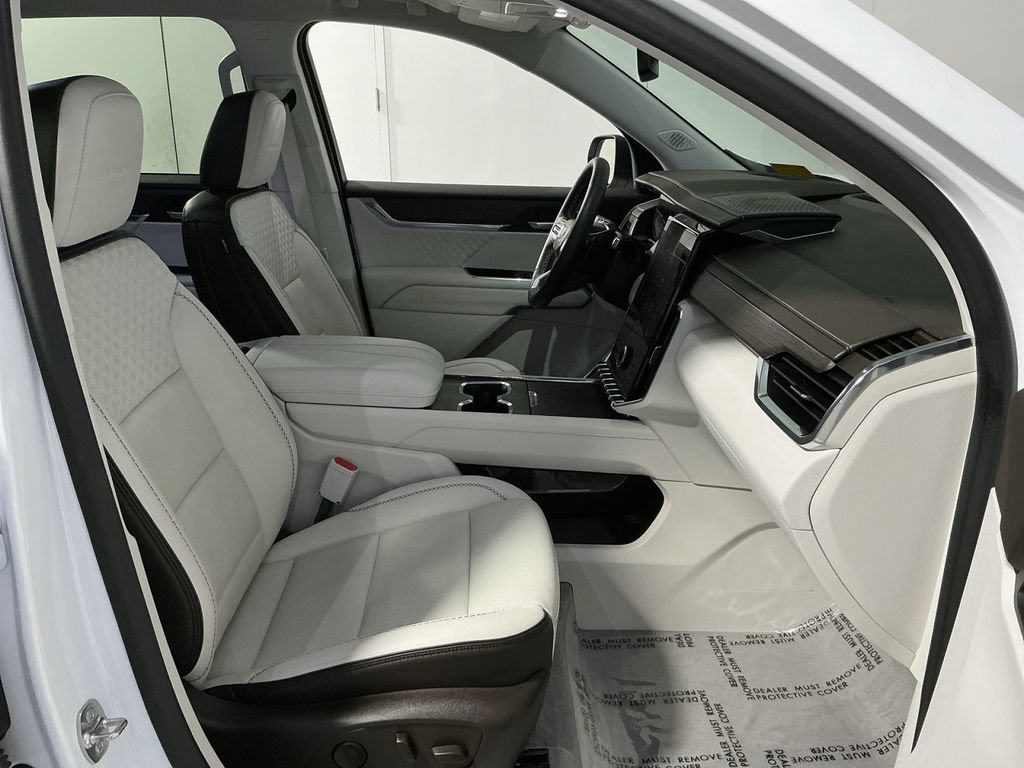 Used 2024 GMC Acadia Denali w/ LPO, Floor Liner Package AWD/4WD image 26