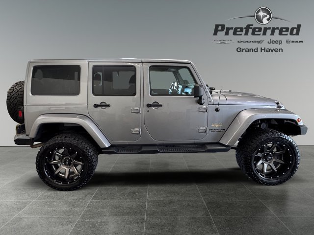 Used 2015 Jeep Wrangler Unlimited Sahara w/ Dual Top Group AWD/4WD image 9