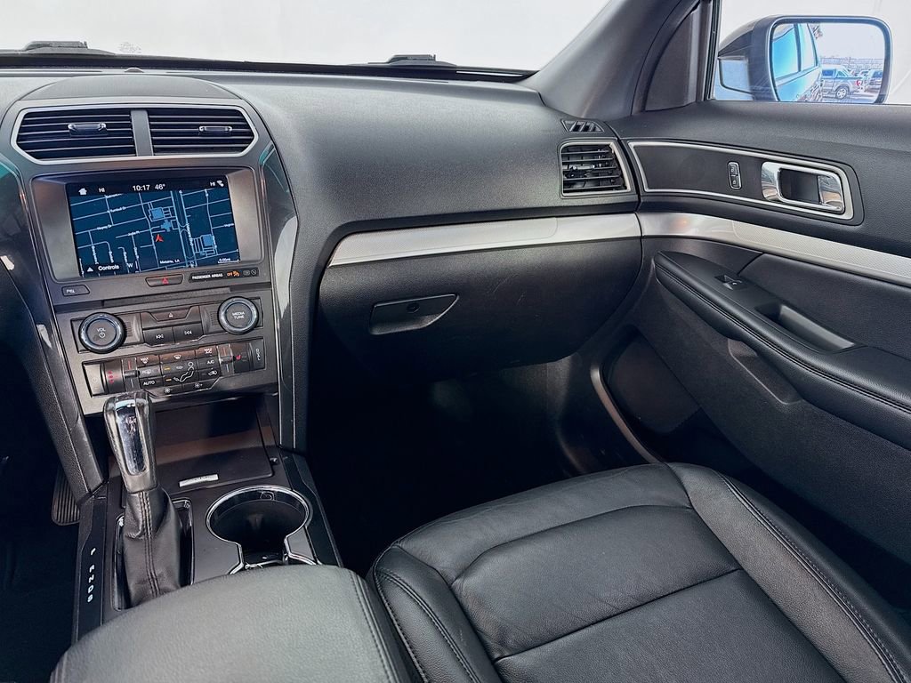 Used 2017 Ford Explorer XLT w/ Equipment Group 202A image 23