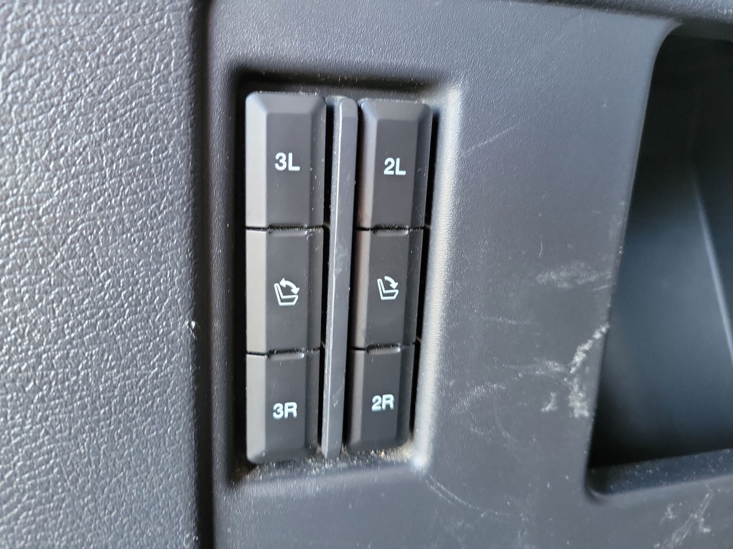 Used 2024 Ford Expedition Limited AWD/4WD image 9