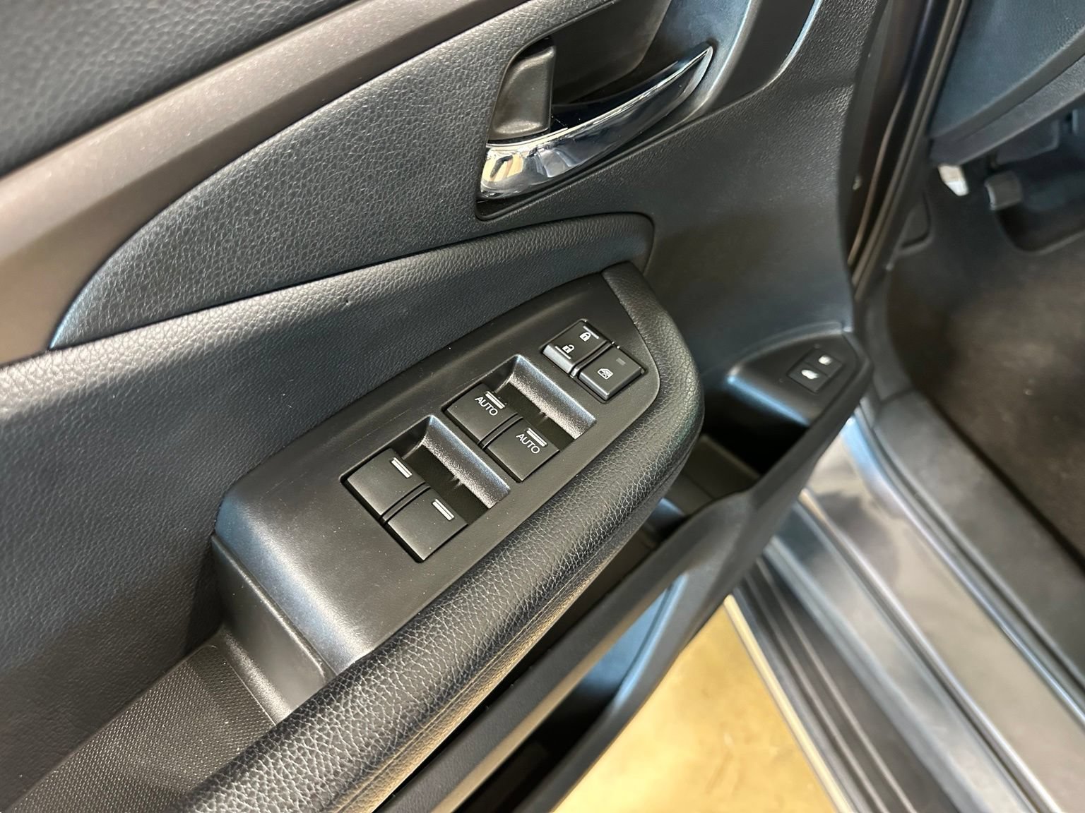 Used 2018 Honda Pilot EX-L image 12