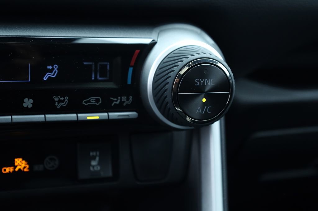 Used 2025 Toyota RAV4 XLE image 10