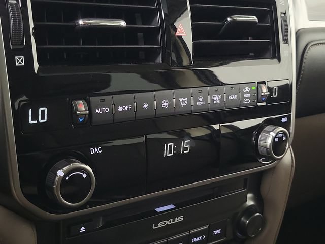 Used 2023 Lexus GX 460 Premium w/ Accessory Package AWD/4WD image 29