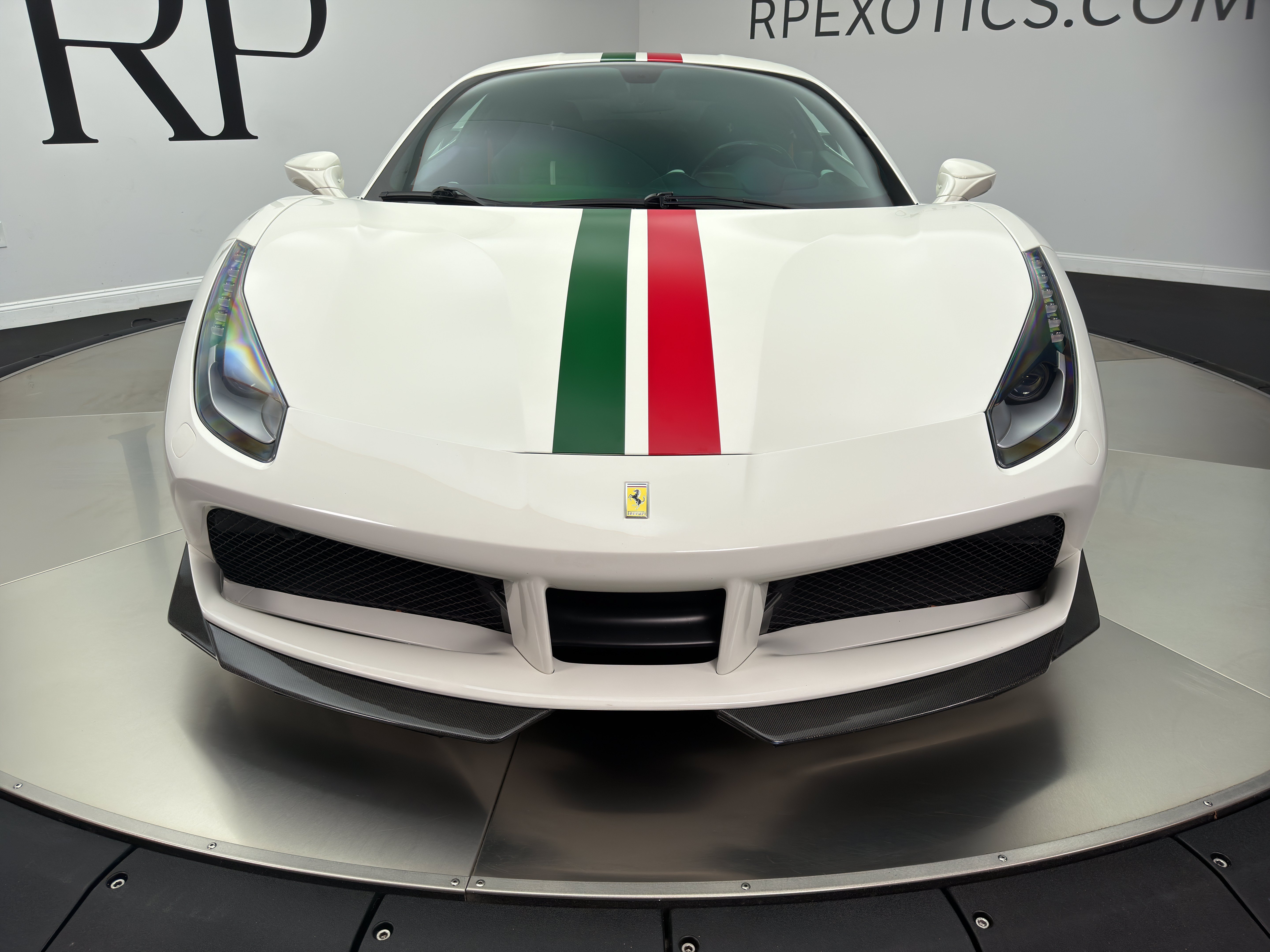 Used 2016 Ferrari 488 GTB RWD image 11