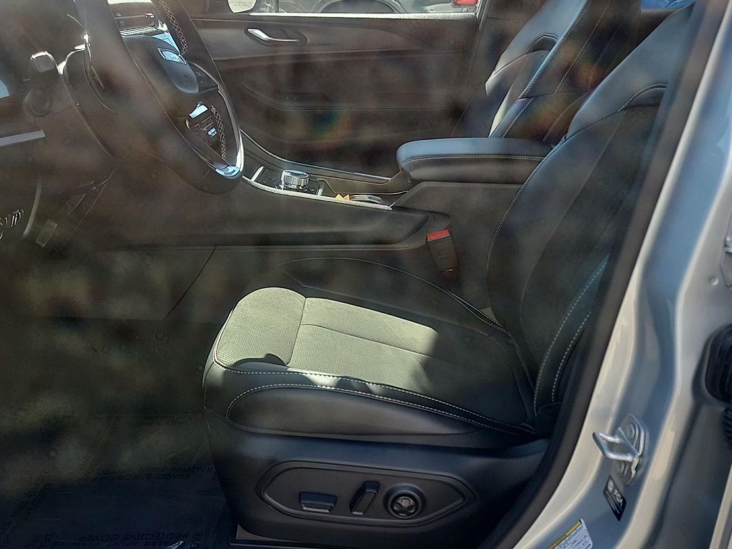 New 2025 Jeep Grand Cherokee L Altitude AWD/4WD image 12