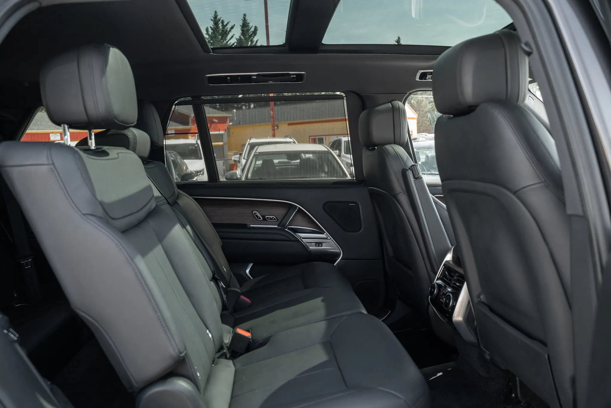 Used 2023 Land Rover Range Rover Long Wheelbase SE AWD/4WD image 25
