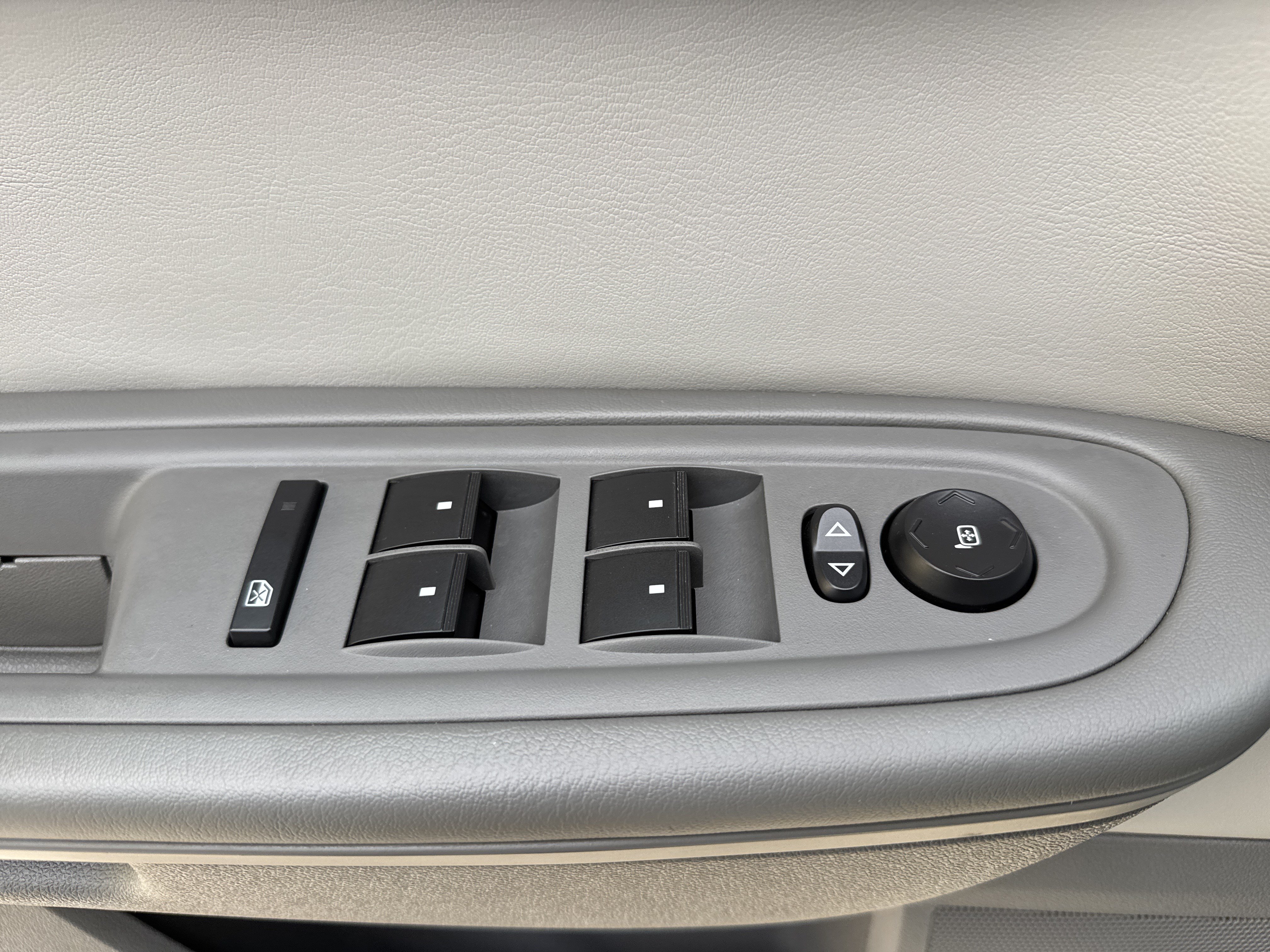 Used 2014 GMC Acadia SLE FWD image 15