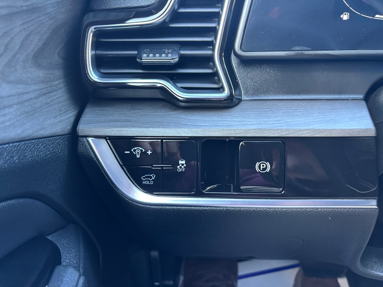 Used 2024 Kia Sportage X-Line w/ X-Line Premium Package image 16